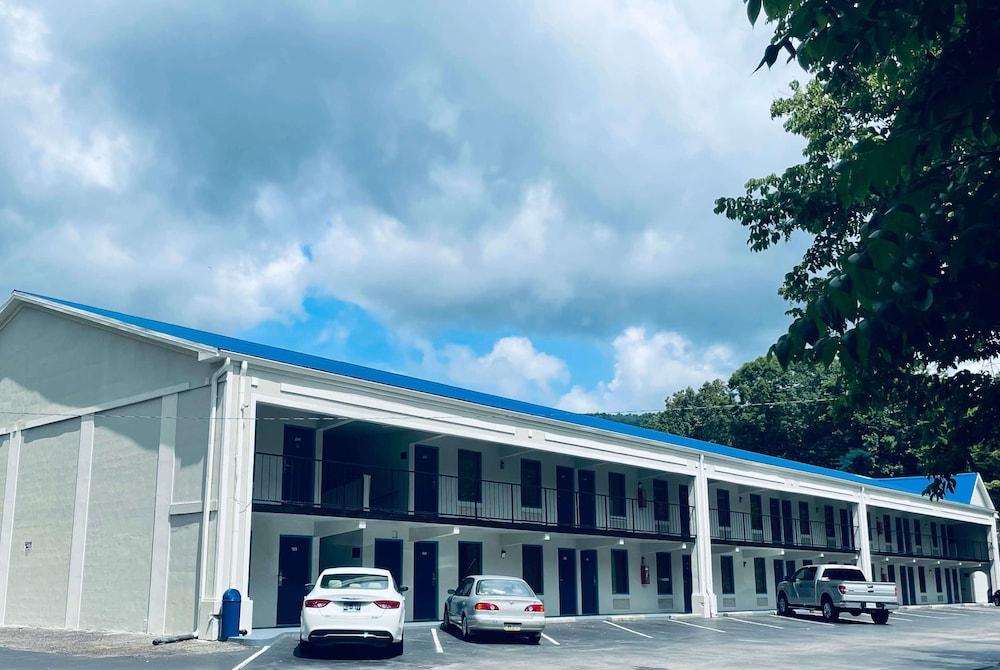 Days Inn By Wyndham Harriman Exterior photo